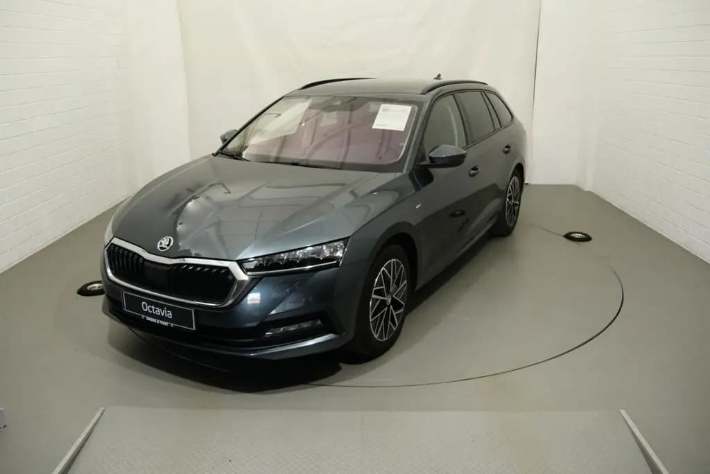 Main__Slider__Photo:Skoda Octavia Combi Clever 1.5 TSI beh. WSS AHZV 09/2021-0