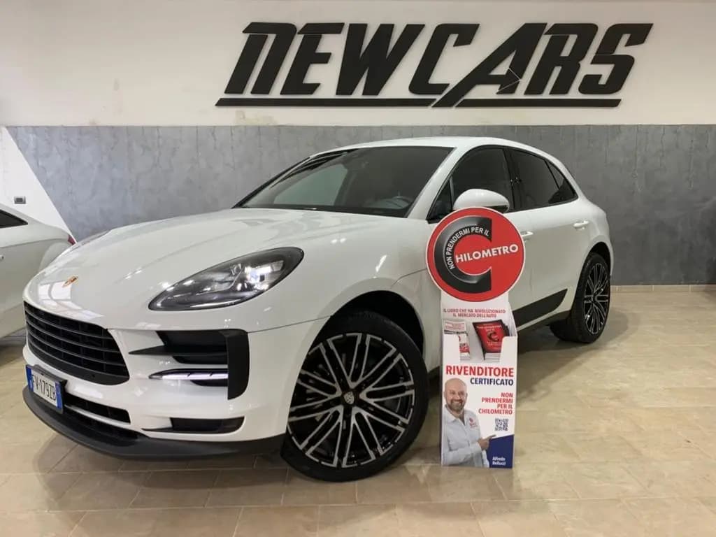 Main__Slider__Photo:Porsche Macan 2.0 03/2019-0