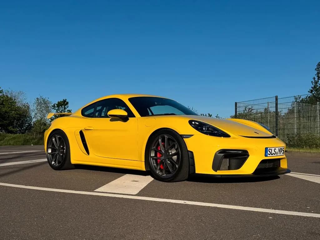 Main__Slider__Photo:Porsche 718 GT4 PDK|Clubsport|Racinggelb|Approved|XPEL 06/2022-0