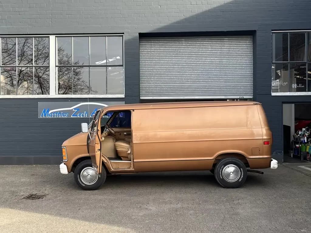 Main__Slider__Photo:Dodge Ram Van 250 Custom * Survivor im Erstlack * 07/1986-0