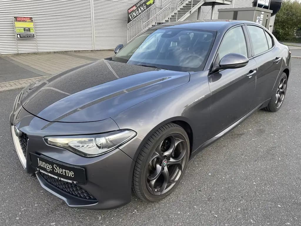 Main__Slider__Photo:Alfa Romeo Giulia Veloce Q4  Vollausstattung  Alu"19 09/2017-0