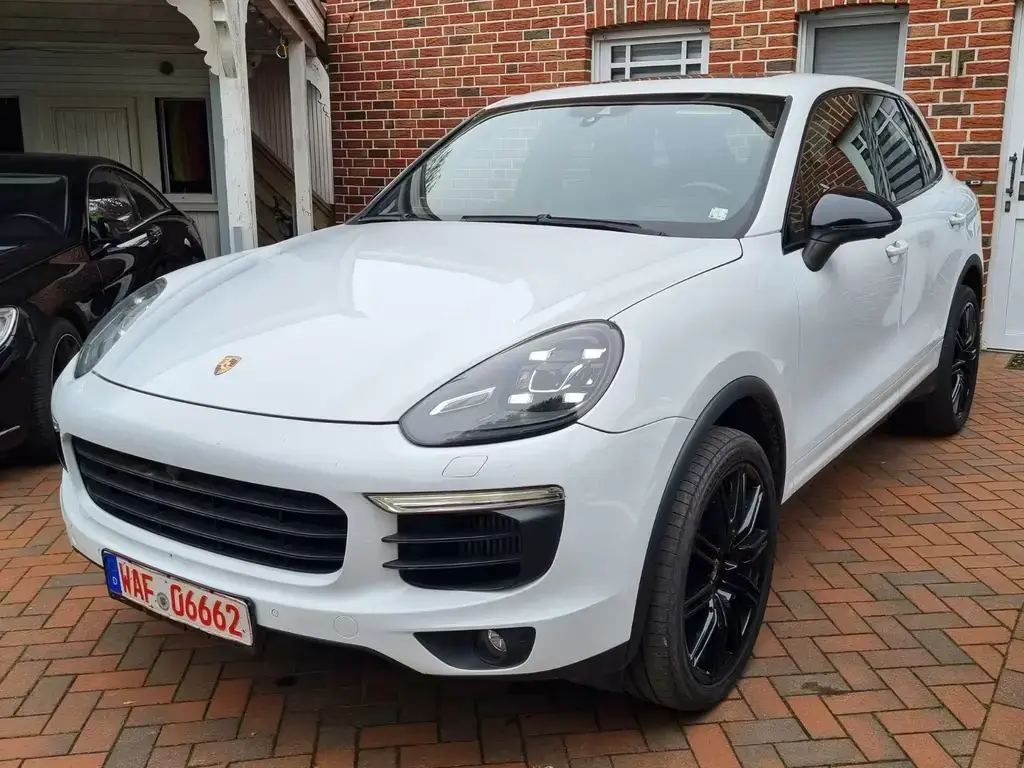 Main__Slider__Photo:Porsche Cayenne S+Sport Chrono+LED+360°+Pano+Keyless+21" 03/2017-1