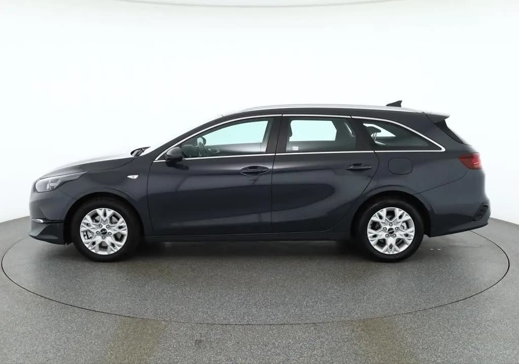 Main__Slider__Photo:Kia Ceed SW 1.5 T-GDI Vision Aut. Android Apple PDC 10/2021-0