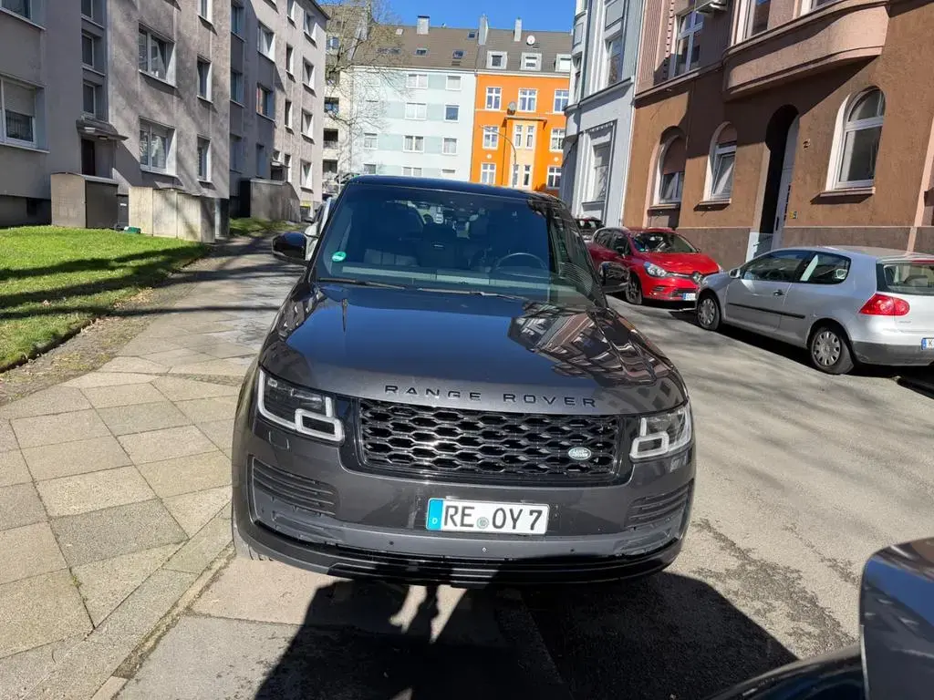 Main__Slider__Photo:Land Rover Range Rover Rover 4.4 Liter SDV8 Vogue 02/2018-1