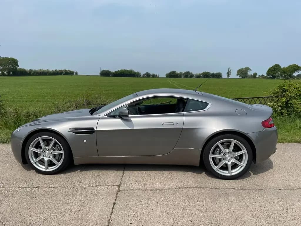 Main__Slider__Photo:Aston Martin V8 Vantage 4.3l Coupe 09/2007-0
