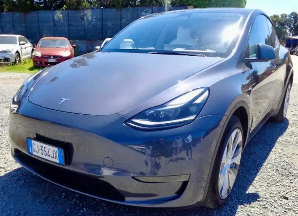 Main__Slider__Photo:Tesla Model Y Long Range AWD 05/2022-1