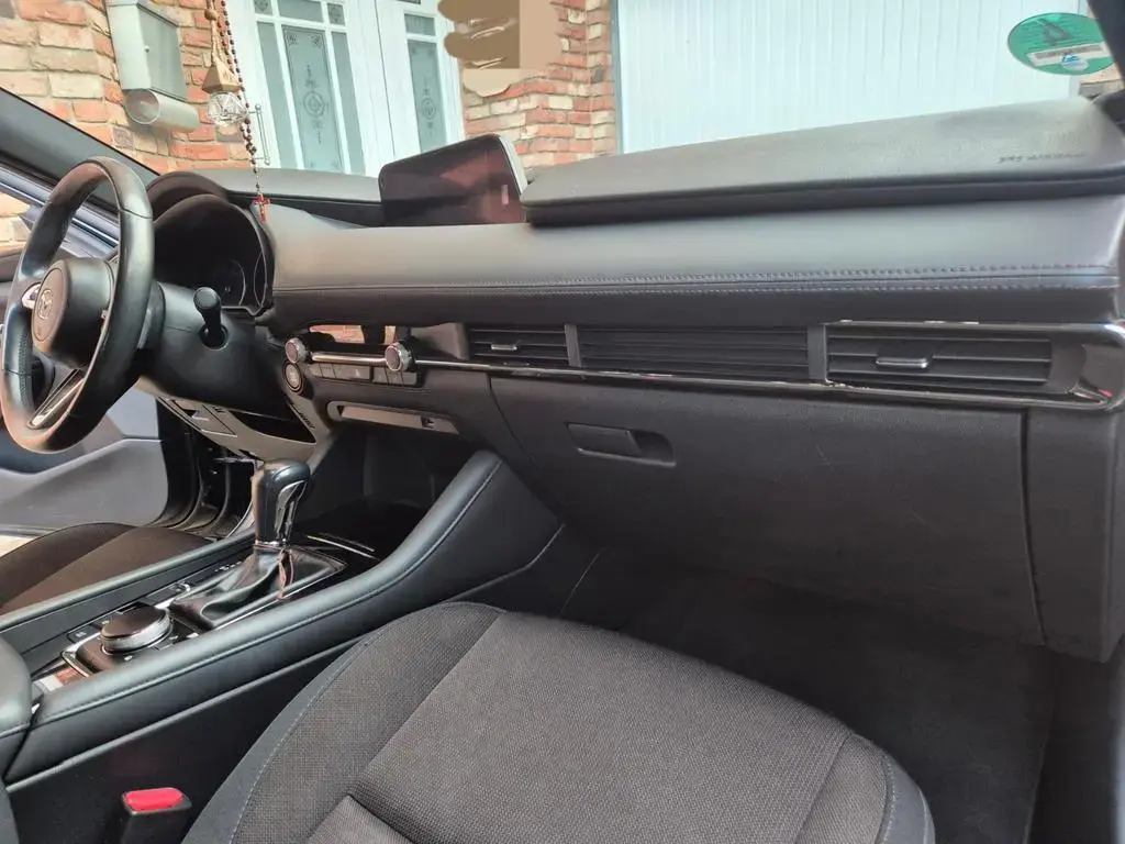 Main__Slider__Photo:Mazda 3 2.0 SKYACTIV-G M-Hybrid Selection Selection 03/2019-1