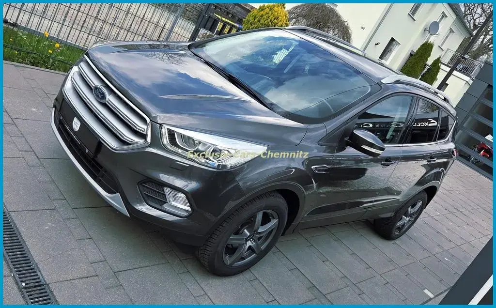 Main__Slider__Photo:Ford Kuga Cool Trend 1.5i Winter + Design Paket PDC C 06/2018-1