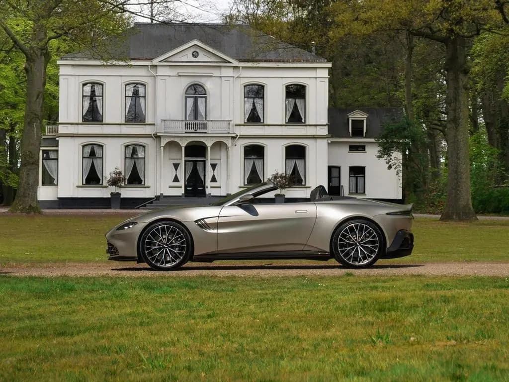 Main__Slider__Photo:Aston Martin V8 Vantage Roadster 4.0 01/2022-0