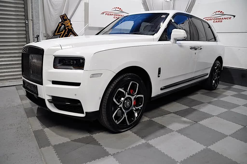 Main__Slider__Photo:Rolls-Royce Cullinan Black Badge-GARANTIE-STARLIGHT- 02/2020-0