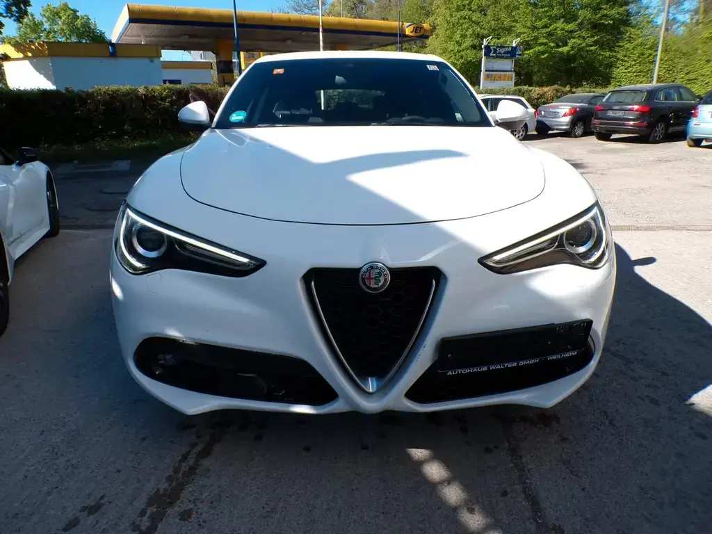 Main__Slider__Photo:Alfa Romeo Stelvio Lusso Q4 07/2019-1
