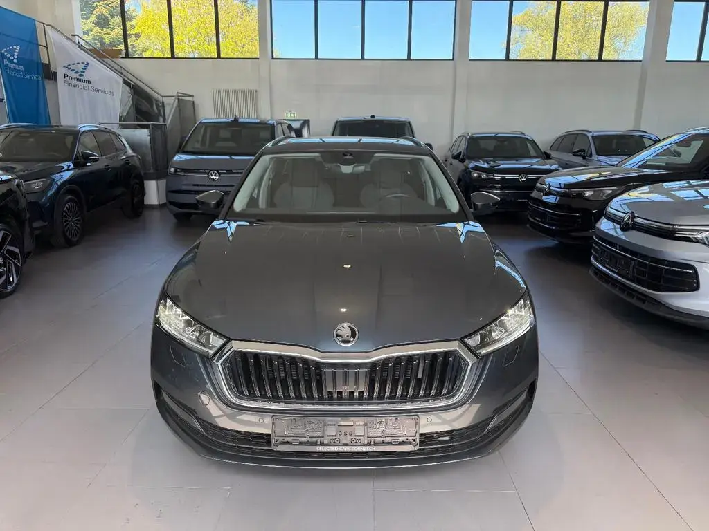 Main__Slider__Photo:Skoda Octavia Clever 2.0 TDI DSG AID/LED/PANO/STHZ/AHK 12/2021-1