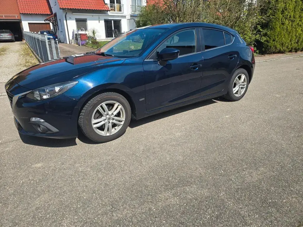Main__Slider__Photo:Mazda 3 Center-Line 120PS 5-Türer 03/2015-1