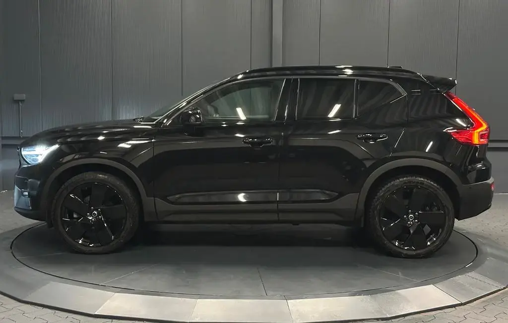 Main__Slider__Photo:Volvo XC40 Plus Black Edition *20Zoll*360°*Privacy*LED 07/2025-1