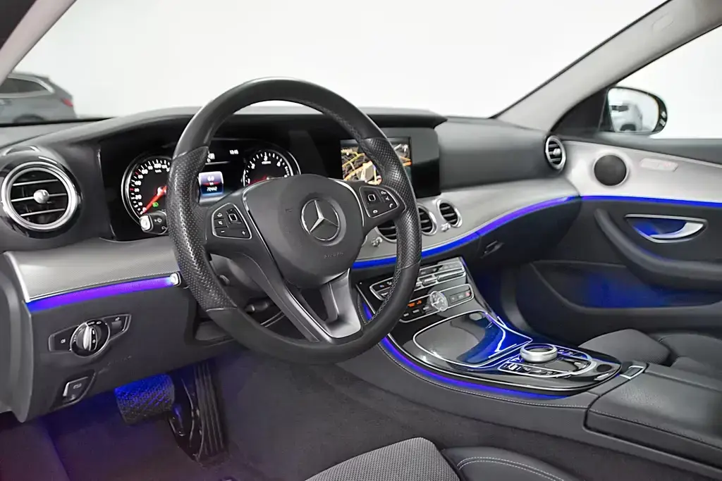 Main__Slider__Photo:Mercedes-Benz E-Class 220 D T AVANTGARDE *FINANZIERUNG MÖGLICH* 06/2017-1