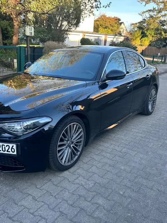 Main__Slider__Photo:Alfa Romeo Giulia 2.0 Turbo 16V 147kW AT8 Lusso Ti Lusso Ti 06/2018-1