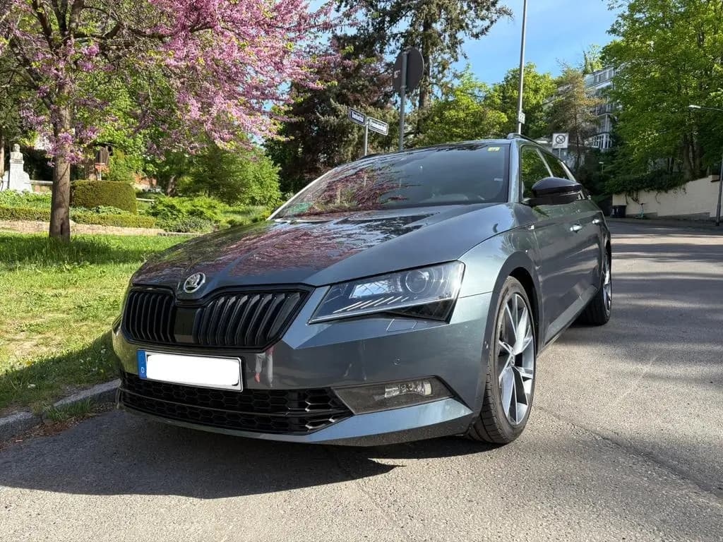 Main__Slider__Photo:Skoda Superb Sportline Allrad Canton Standheizung Pano 11/2017-0