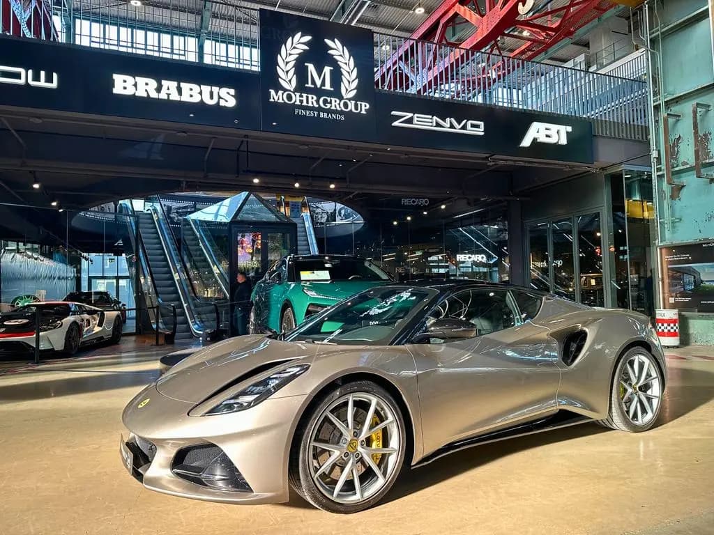 Main__Slider__Photo:Lotus Emira 3.5 V6 Komo-Tec 475PS /  Alcantara 08/2023-0