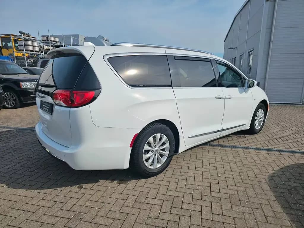 Main__Slider__Photo:Chrysler Pacifica 3.6L V6 . TWA.PDC.Sitz.Heizung. 10/2017-0