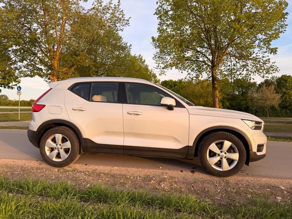Main__Slider__Photo:Volvo XC40 D4 AWD Momentum Pro Geartronic Momentum Pro 05/2019-0