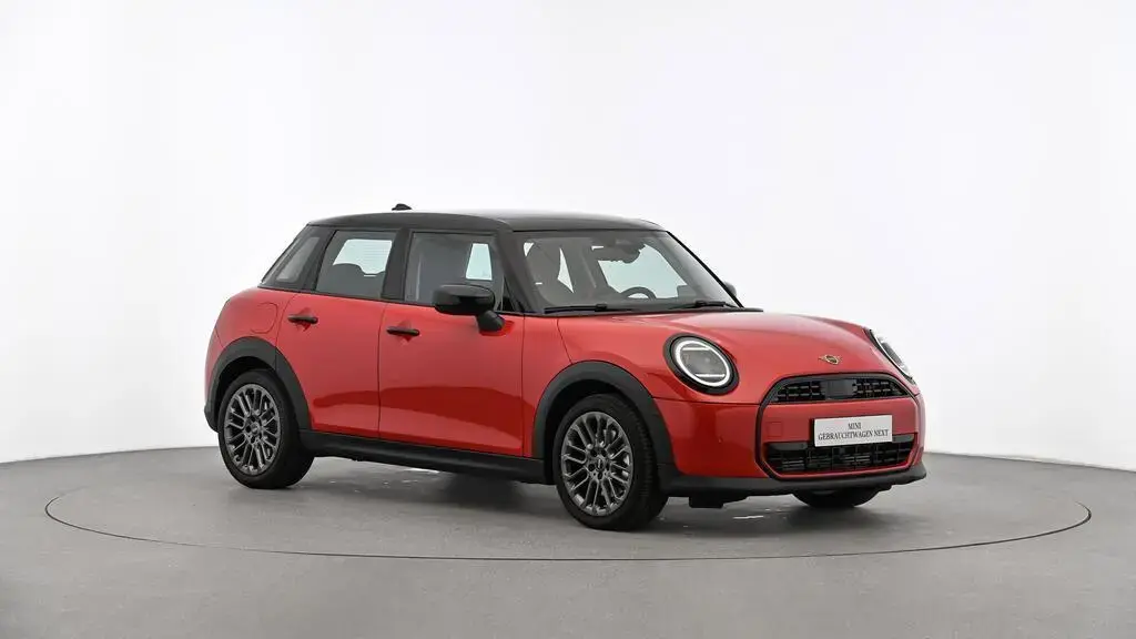 Main__Slider__Photo:MINI Cooper C 5-Türer 02/2025-1