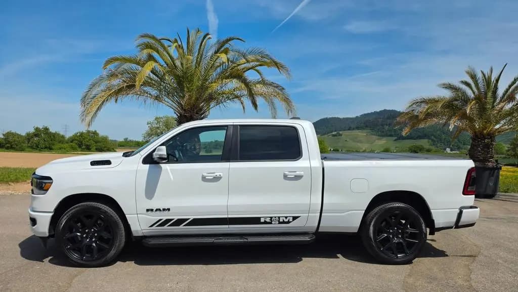 Main__Slider__Photo:Dodge RAM 5.7 /AHK/CARPLAY/PANORAMA/ 01/2022-0