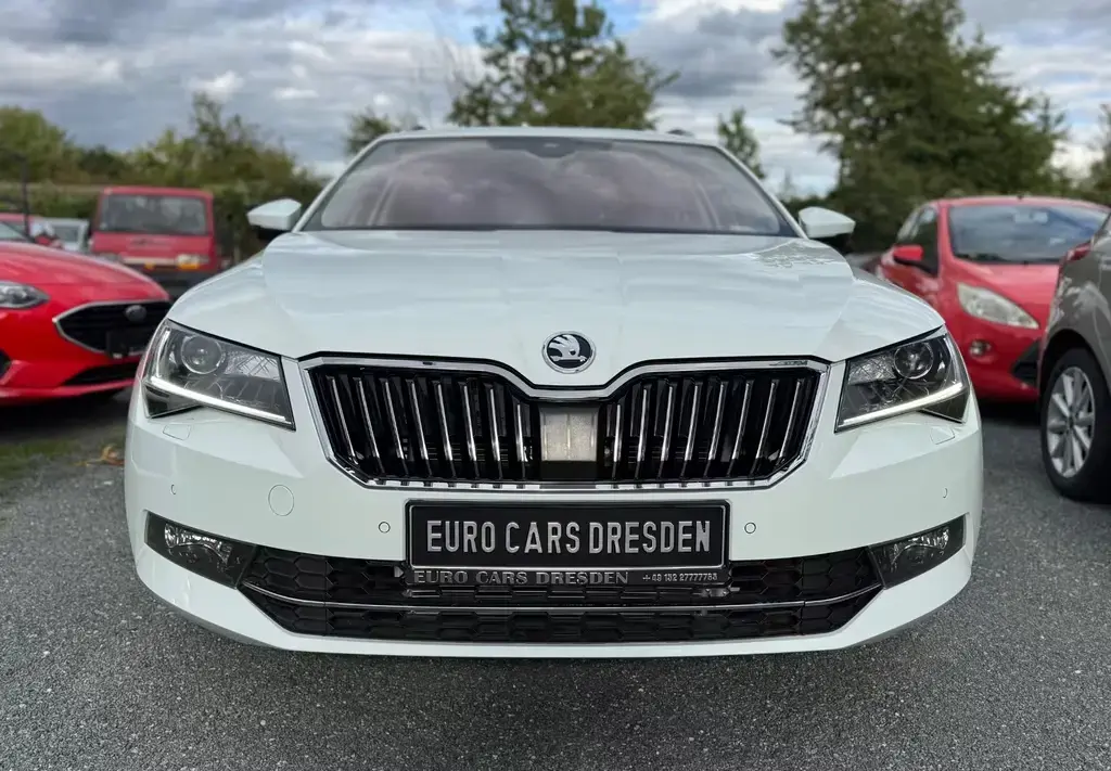 Main__Slider__Photo:Skoda Superb 2.0 TSI 162kW Green tec DSG L&K Combi 08/2016-1