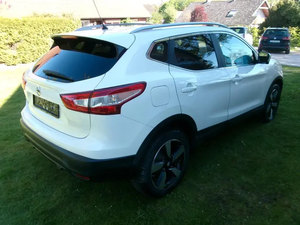 Main__Slider__Photo:Nissan Qashqai 1.6 dCi Xtronic 360° Automatik Euro 6 03/2016-1