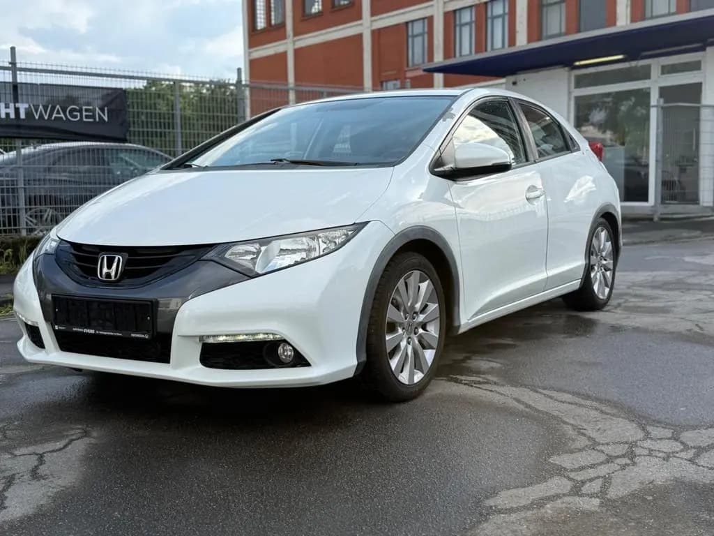 Main__Slider__Photo:Honda Civic Lim. 5-trg. 1.6 i-DTEC Sport Tüv 03-2028 09/2013-0