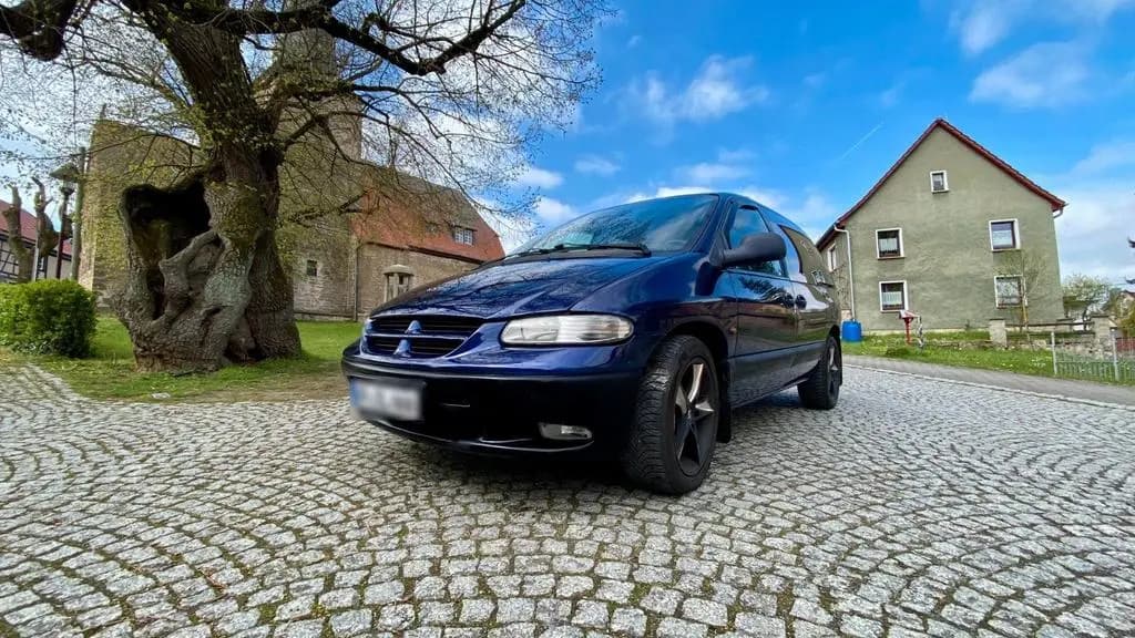 Main__Slider__Photo:Chrysler Voyager gen.3 (2.5 TD) 02/1998-0