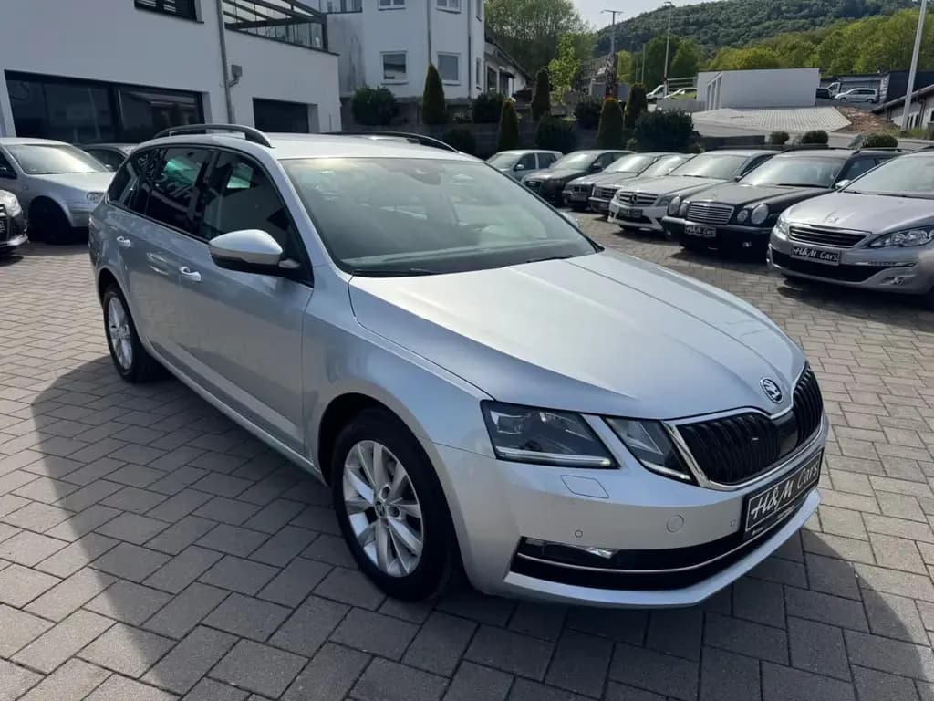 Main__Slider__Photo:Skoda Octavia Combi Style/Aut/LED/ACC 09/2017-0