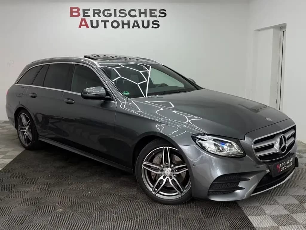 Main__Slider__Photo:Mercedes-Benz E 200 AMG-Line*Schiebedach*LED*Burmester*Kamera* 10/2017-0