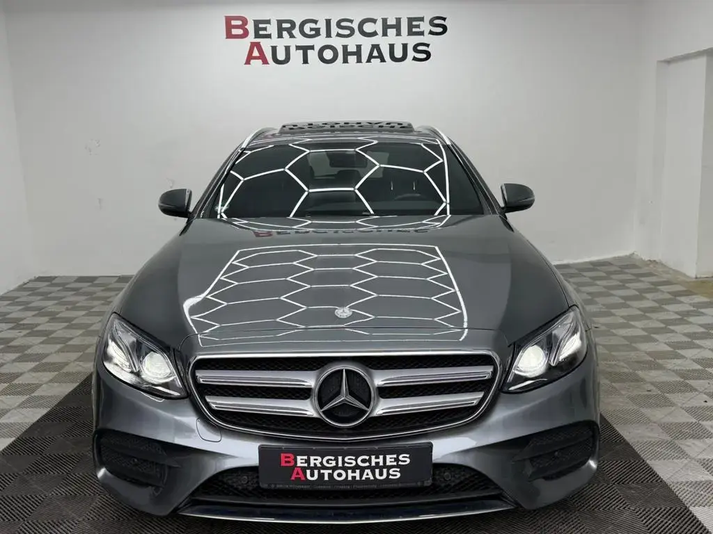 Main__Slider__Photo:Mercedes-Benz E 200 AMG-Line*Schiebedach*LED*Burmester*Kamera* 10/2017-1