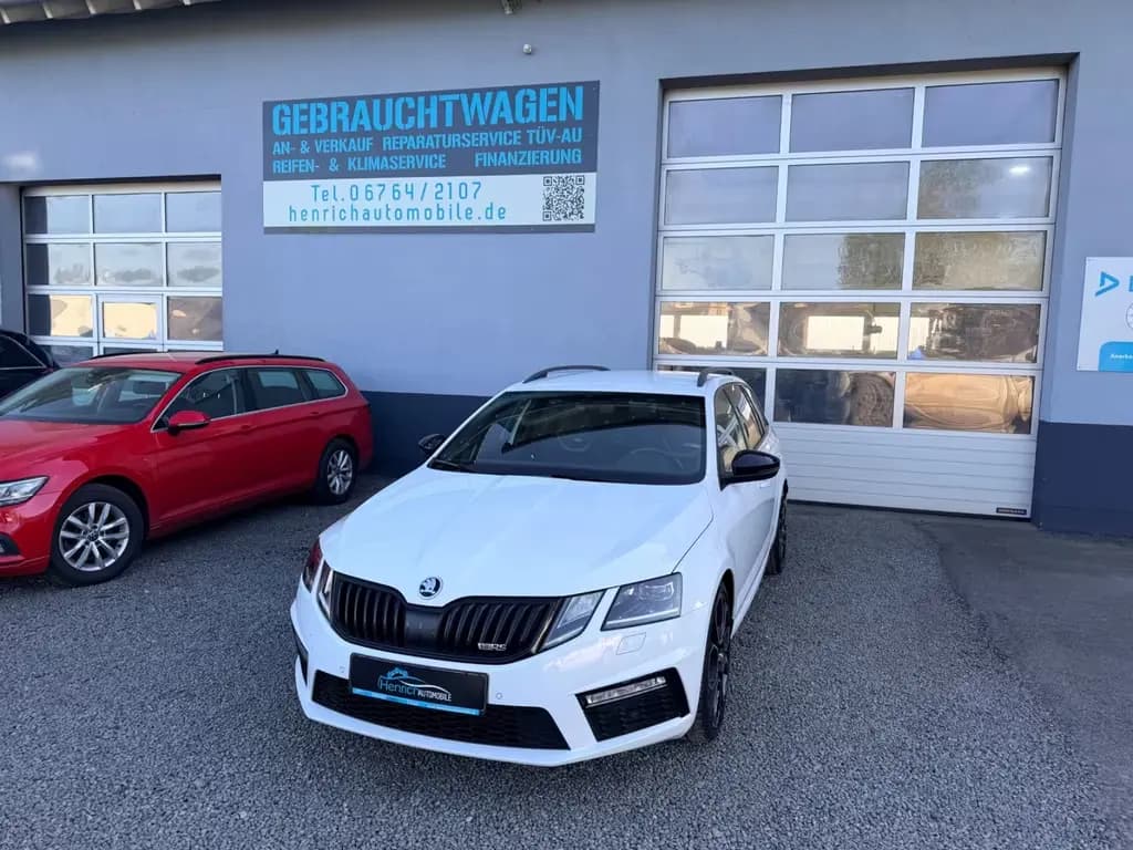 Main__Slider__Photo:Skoda Octavia Combi RS 245 Navi GRA SHZ APP 19" 6-Gang 11/2018-0