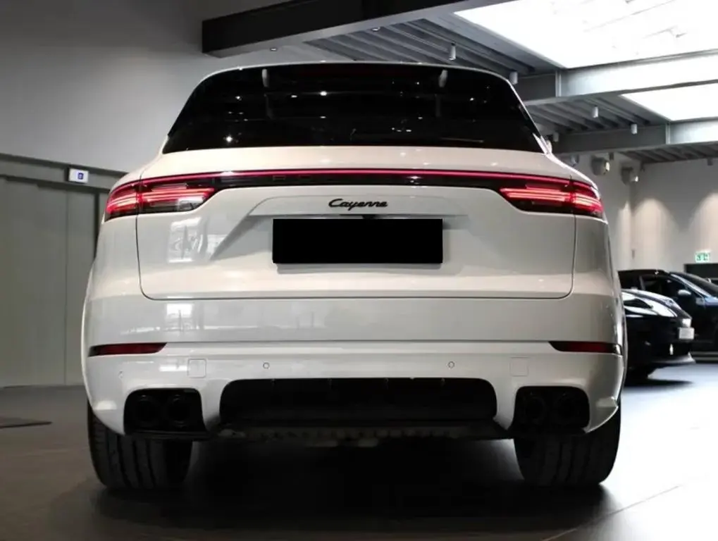 Main__Slider__Photo:Porsche Cayenne E-Hybrid Platinum Edition 02/2023-1
