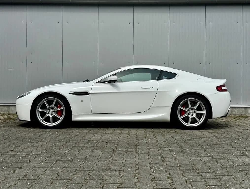 Main__Slider__Photo:Aston Martin V8 Vantage 4.3l Sportshift Leder Bordeaux 08/2008-0