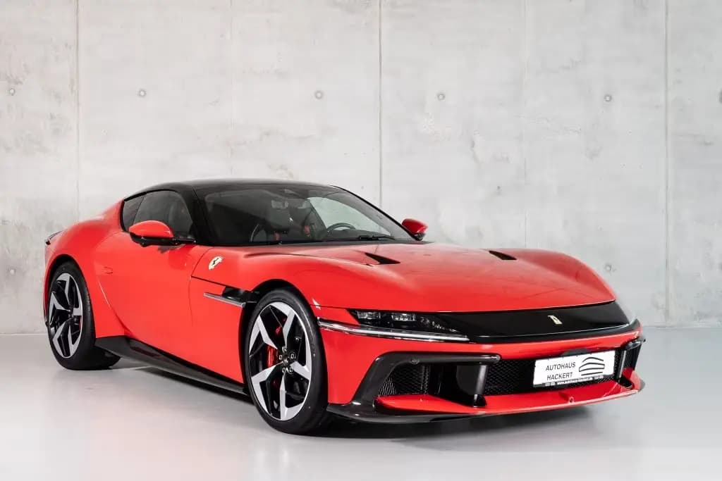 Main__Slider__Photo:Ferrari 12Cilindri Carbon Lift Pano MY 26 ON STOCK null-0