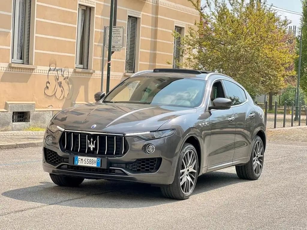 Main__Slider__Photo:Maserati Levante V6 430 CV S AWD Granlusso 10/2017-0