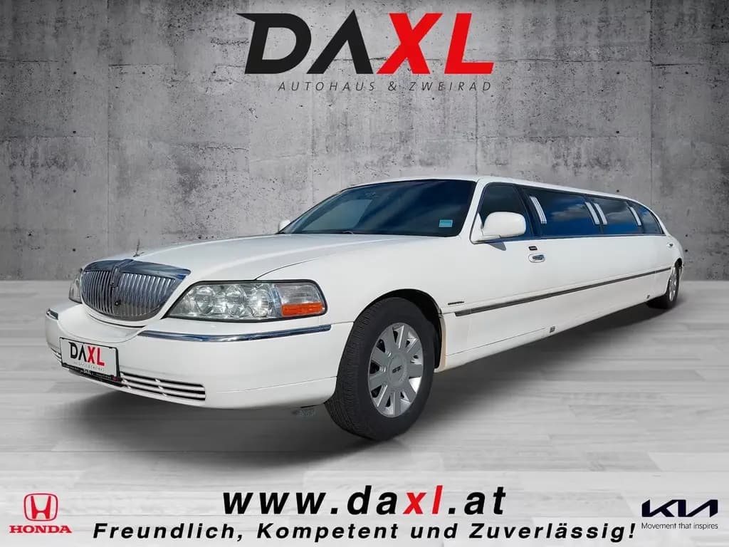 Main__Slider__Photo:Lincoln Town Car 07/2002-0