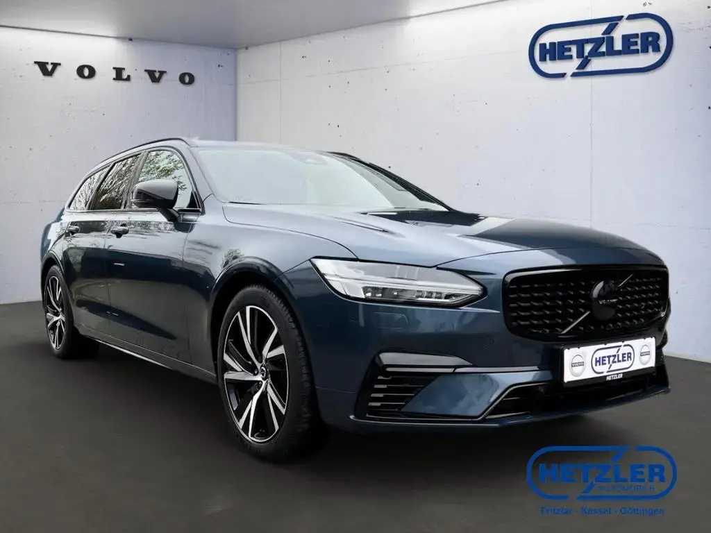 Main__Slider__Photo:Volvo V90 Kombi Plus Dark Recharge Plug-In Hybrid AWD 12/2022-1