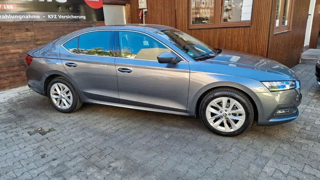 Main__Slider__Photo:Skoda Octavia Lim. Style Hybrid/Benzin 09/2022-1
