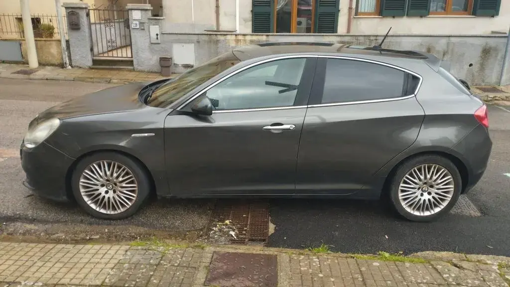 Main__Slider__Photo:Alfa Romeo Giulietta 2.0 JTDm-2 170 CV Distincti 10/2011-1