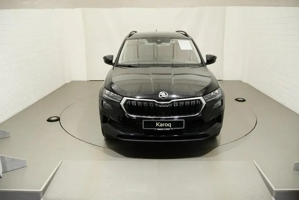 Main__Slider__Photo:Skoda Karoq Tour 1.5 TSI LED PDC SHZ NAV 04/2022-1