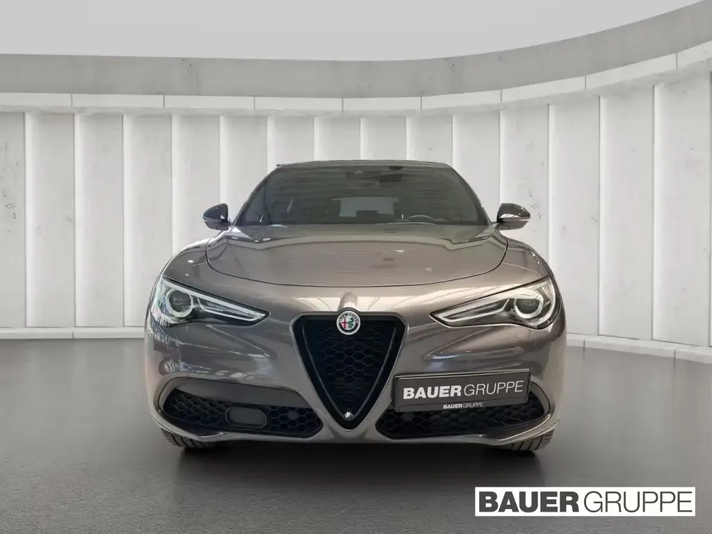 Main__Slider__Photo:Alfa Romeo Stelvio Veloce Q4 Sportpaket AD El. Fondsitzvers 07/2021-1