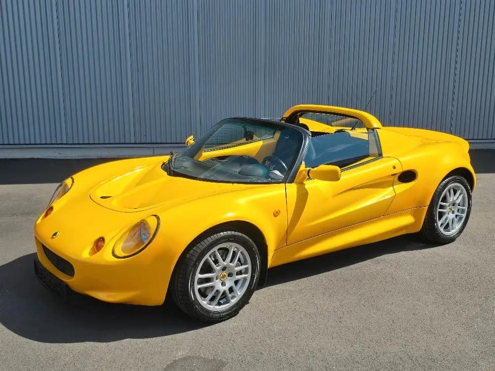 Main__Slider__Photo:Lotus Elise 111 Serie I aus 1. Hand (LHD, top dokumentiert) 04/2000-0