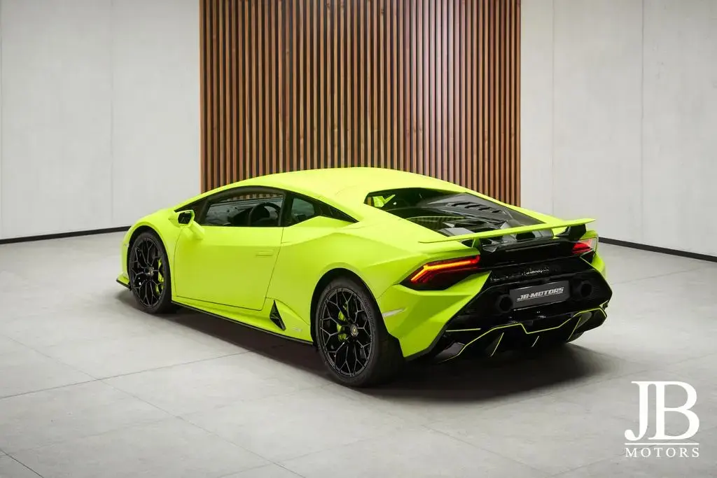 Main__Slider__Photo:Lamborghini Huracán Tecnica 60ani Carbon Lift Racing Seats 01/2024-1
