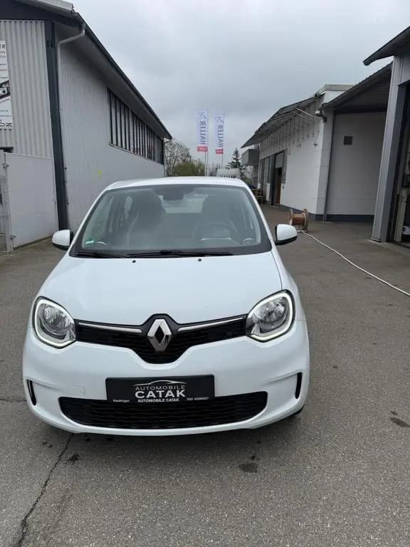Main__Slider__Photo:Renault Twingo Limited 06/2020-0