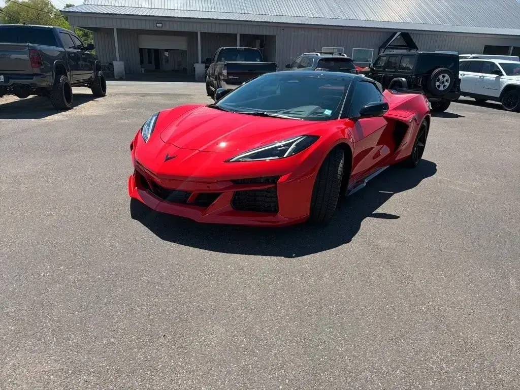 Main__Slider__Photo:Corvette C8 E-Ray  Cabrio 3LZ MY25 01/2025-1