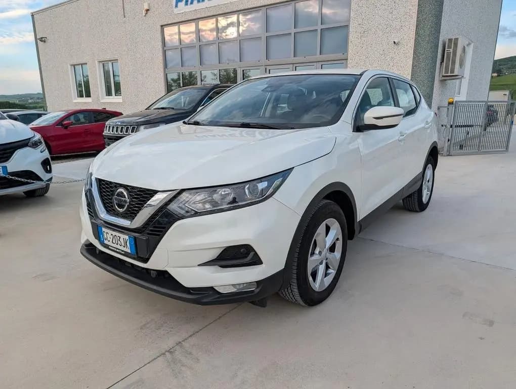 Main__Slider__Photo:Nissan Qashqai 1.5 dCi 115 CV DCT Business 08/2020-0