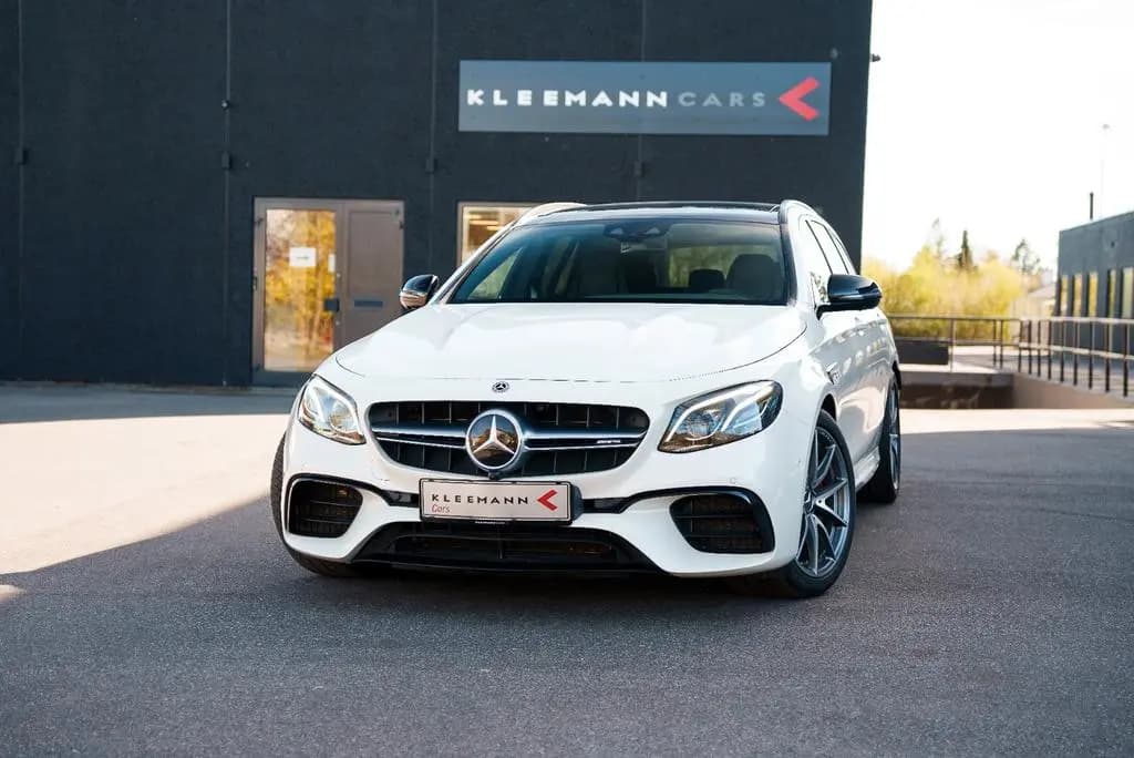 Main__Slider__Photo:Mercedes-Benz E 63 AMG AMG Mercedes-AMG E 63 S 4MATIC+ T / Manufaktur 09/2018-0